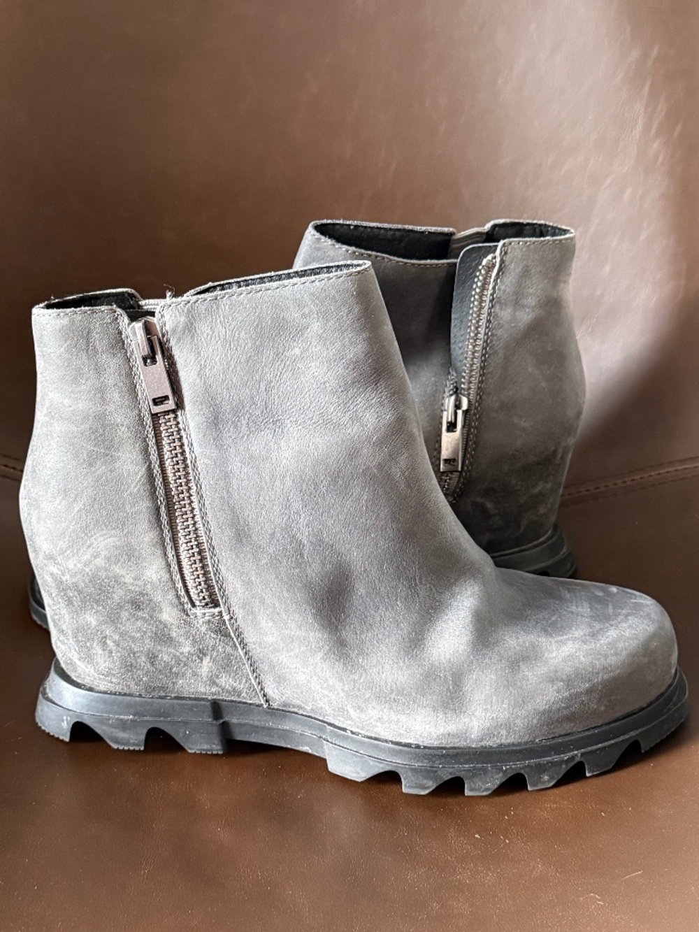 Sorel Wedge Boots, Gray, size 9